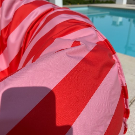 Pufa Worek Czerwono-Różowa W Pasy Na Zewnątrz SACO