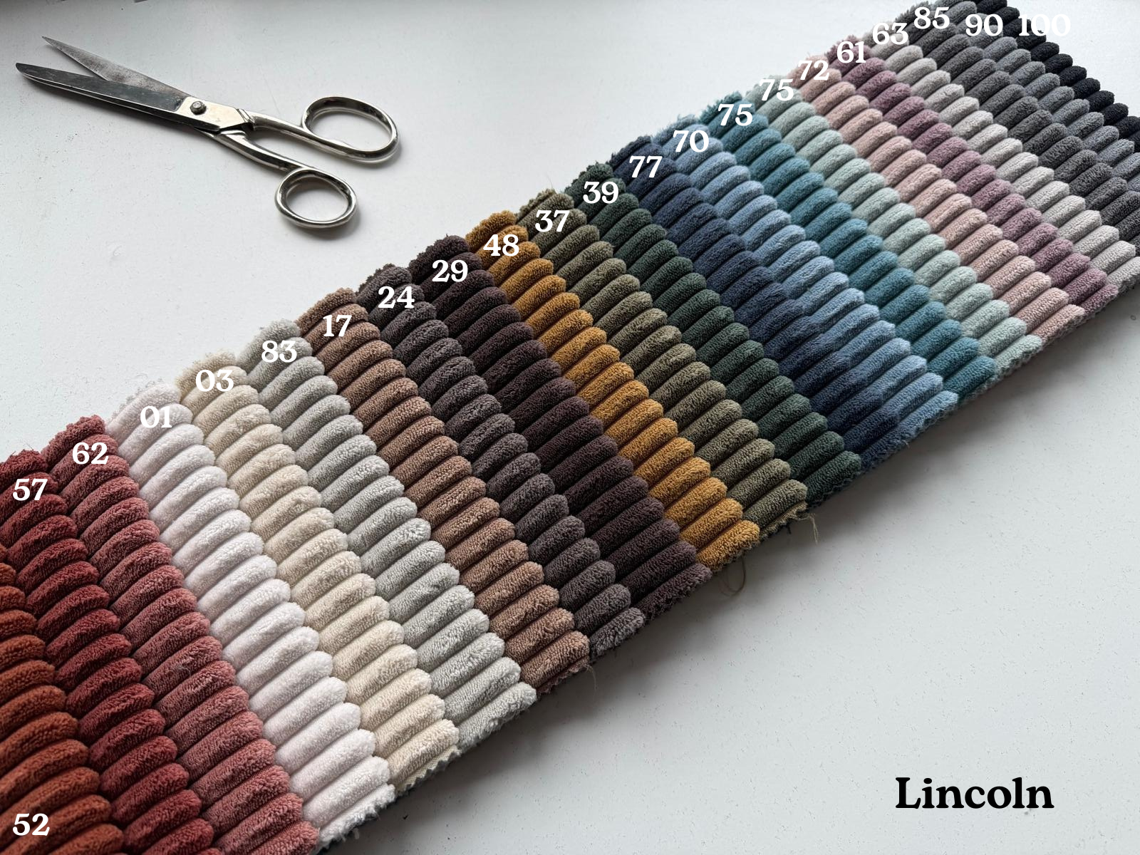 Próbnik kolorów sztruksu Lincoln do sofy NESTI – numery odcieni